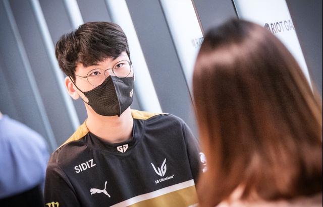 激烈推搡后 激烈推搡后