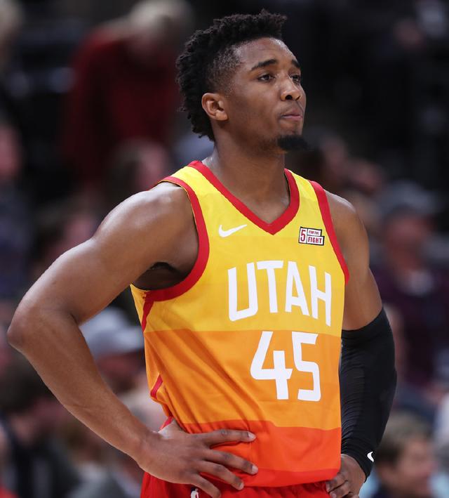 员承担了大 员承担了大